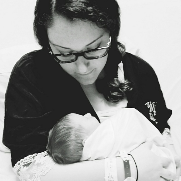 Meet your Posher, Jessica - Picture 2 of 2